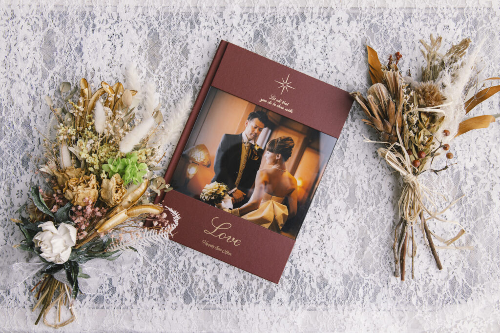 表紙に写真を選べるデザインの結婚式アルバムのイメージ画像